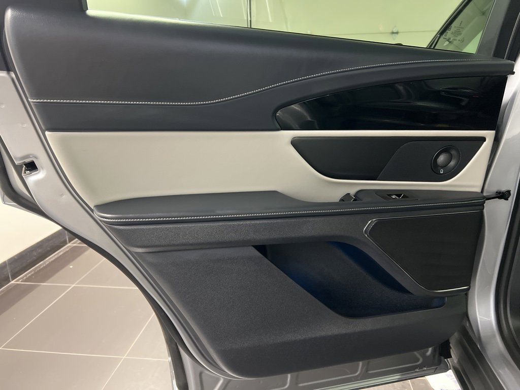 Certified 2025 Lincoln Nautilus Reserve image 38