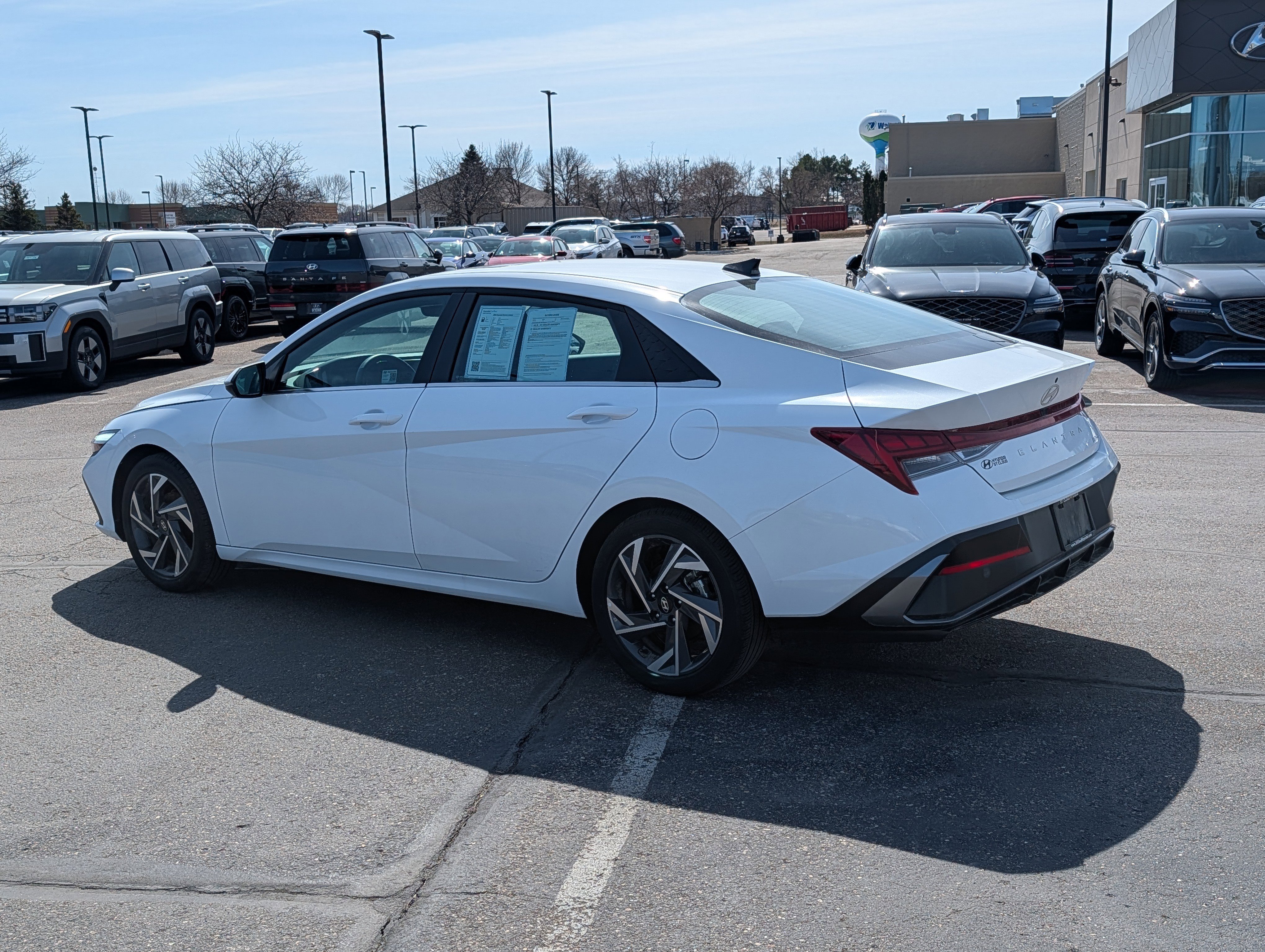 Certified 2025 Hyundai Elantra Limited FWD image 3