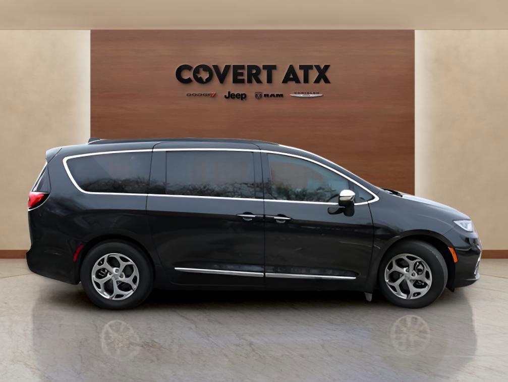 Used 2023 Chrysler Pacifica Limited image 6