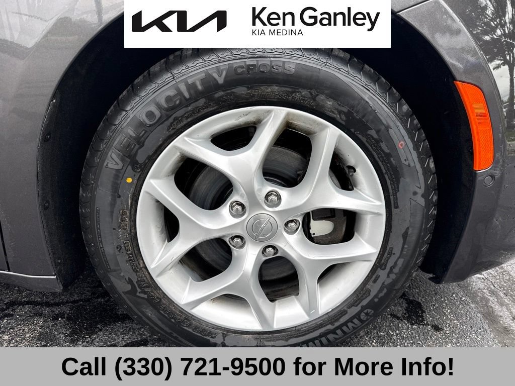 Used 2017 Chrysler Pacifica Touring-L Plus w/ Advanced Safetytec Group FWD image 24