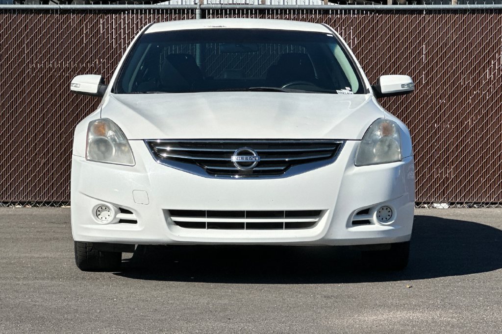 Used 2011 Nissan Altima 3.5 SR FWD image 3