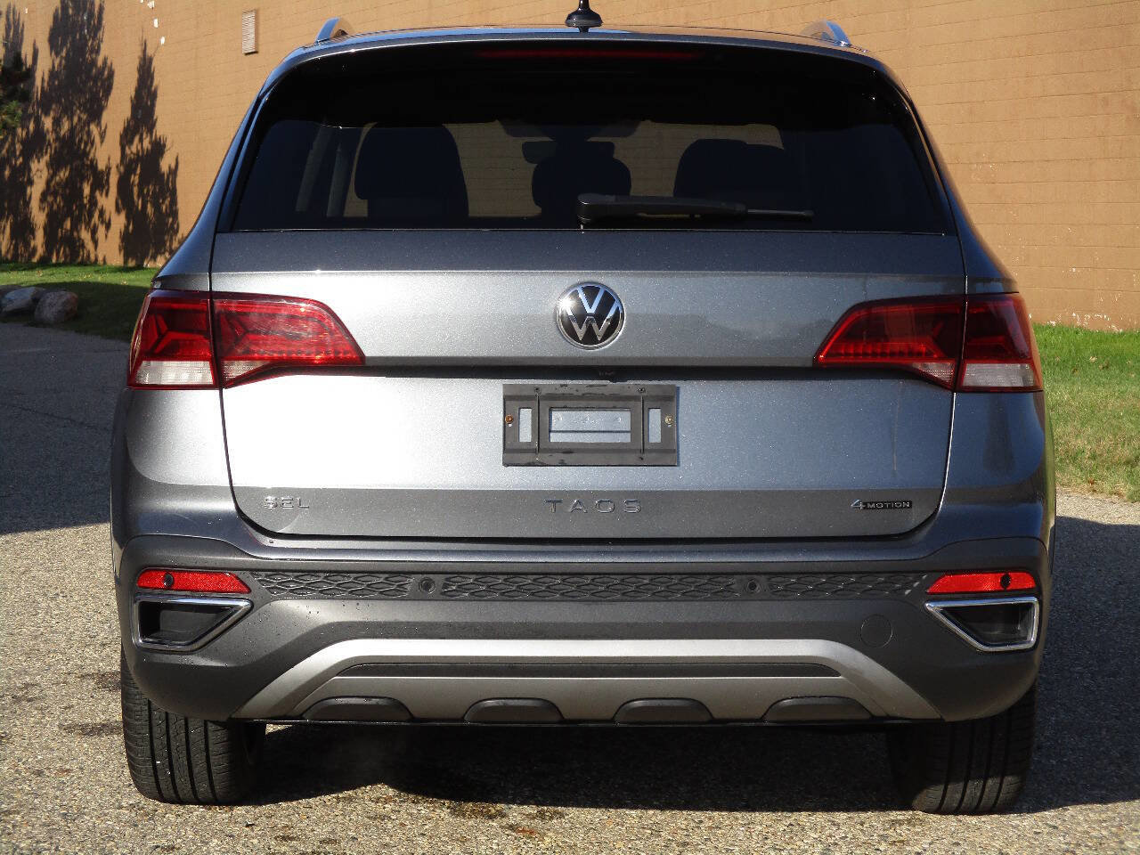 Used 2022 Volkswagen Taos SEL image 6