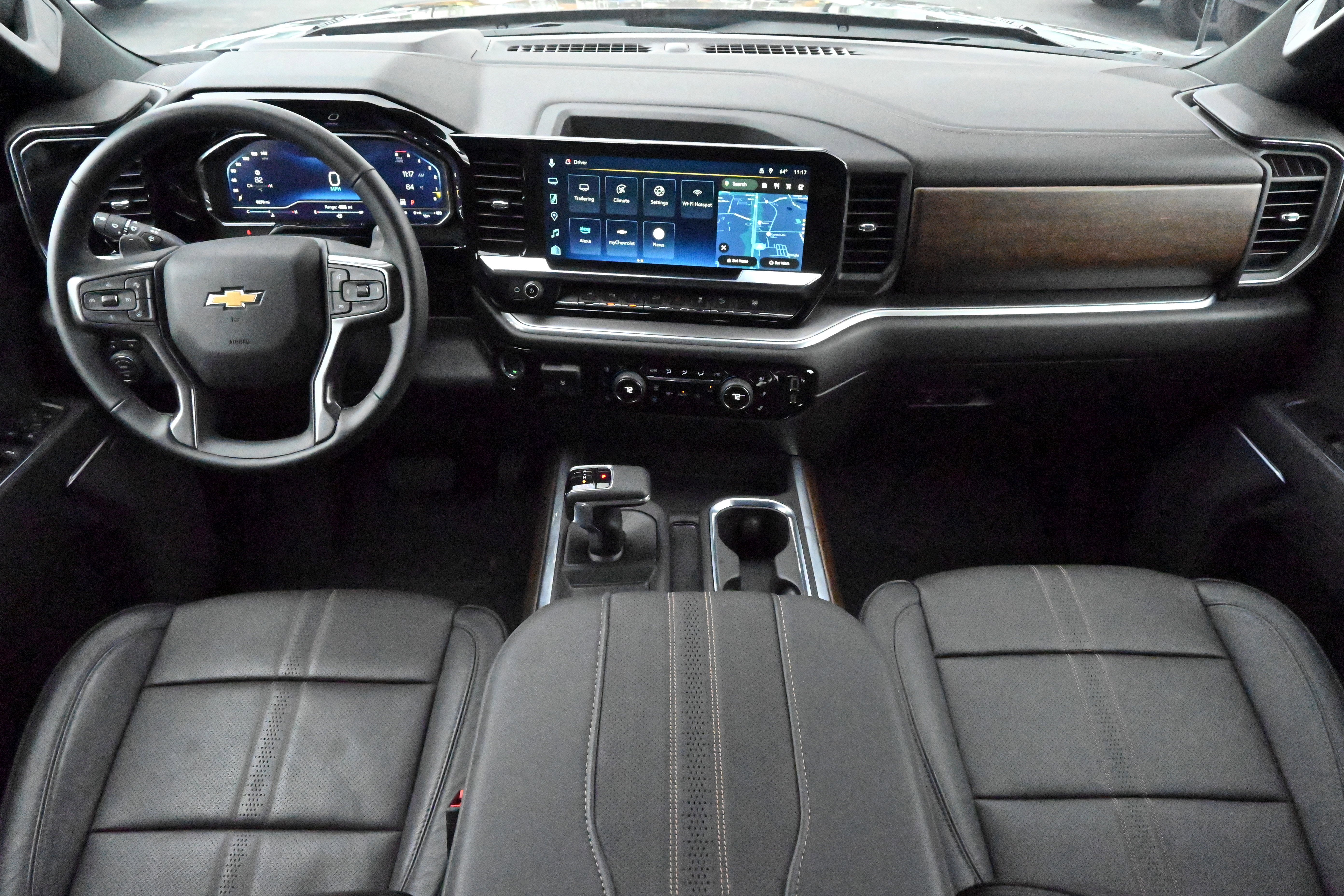 Used 2025 Chevrolet Silverado 1500 High Country w/ Technology Package image 3