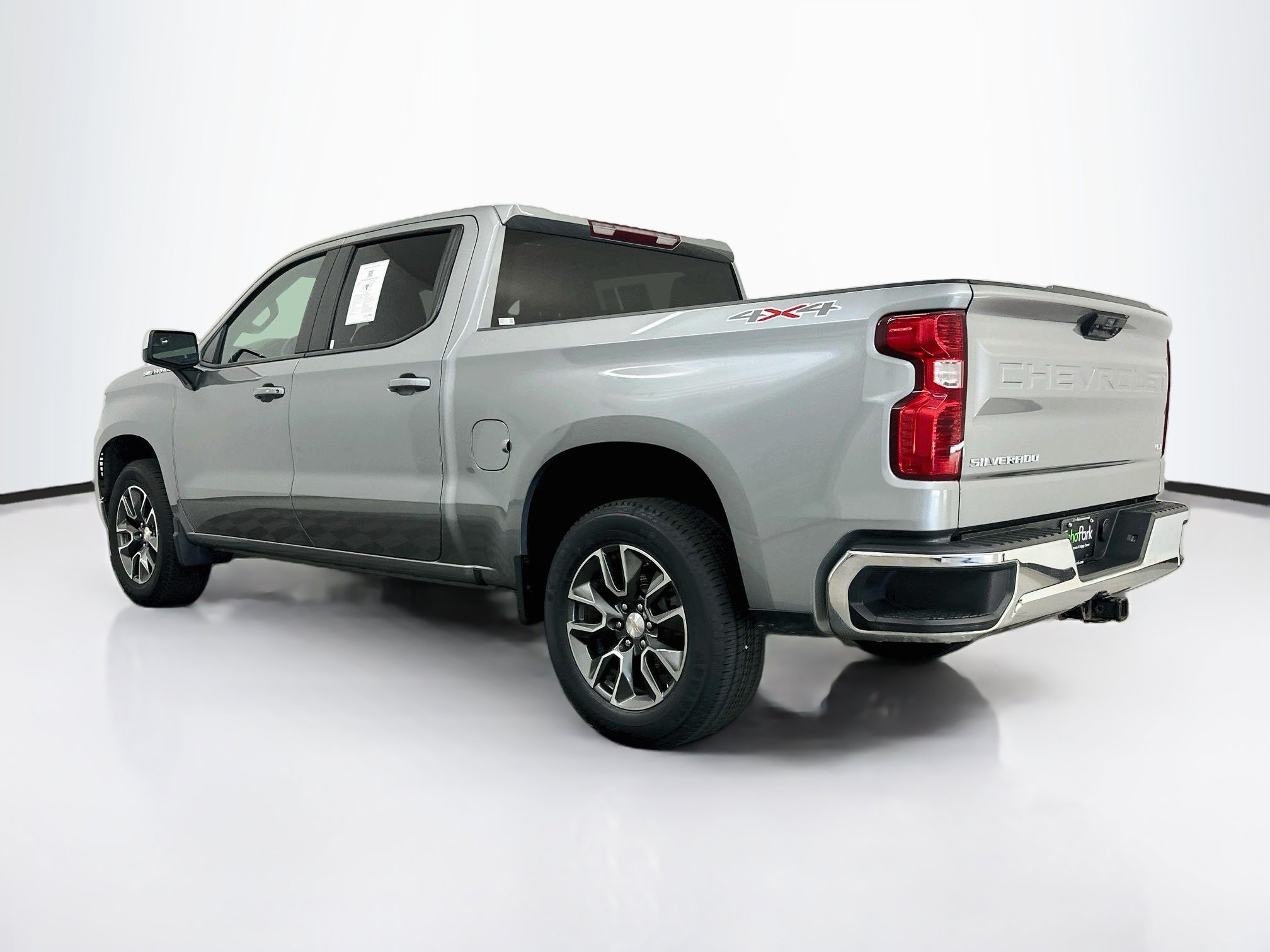 Used 2024 Chevrolet Silverado 1500 LT AWD/4WD image 5