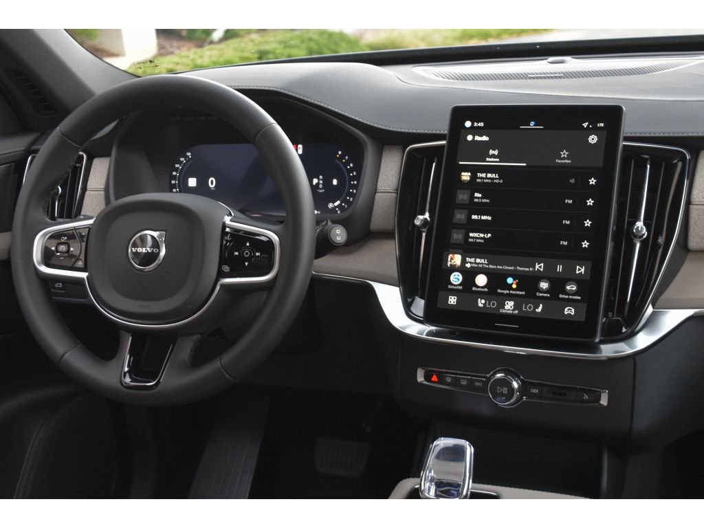 New 2026 Volvo XC90 B6 Plus w/ Protection Package Premier image 18