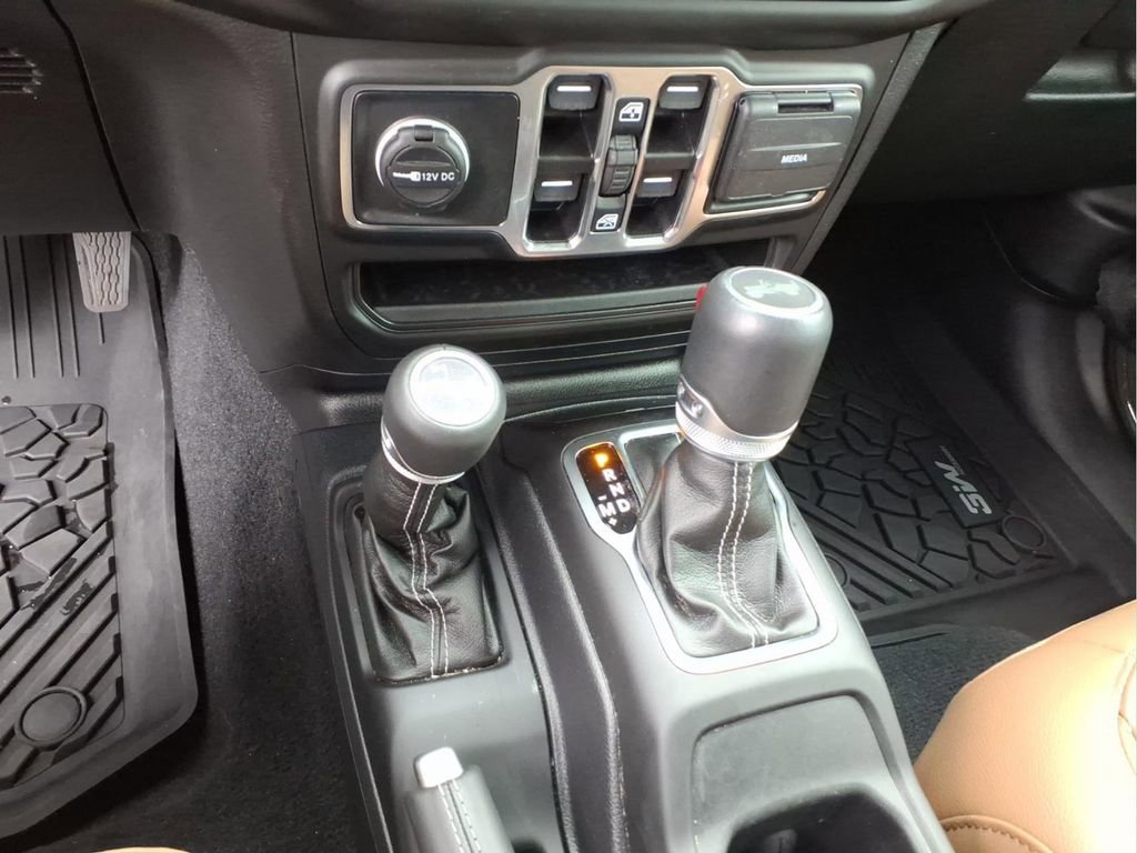 Used 2023 Jeep Wrangler Unlimited Sahara image 26