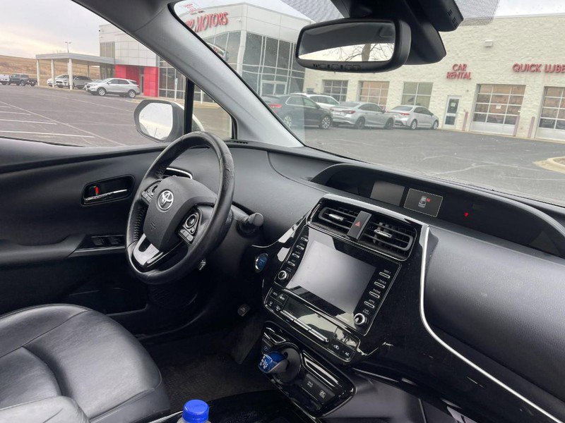 Used 2021 Toyota Prius XLE image 2