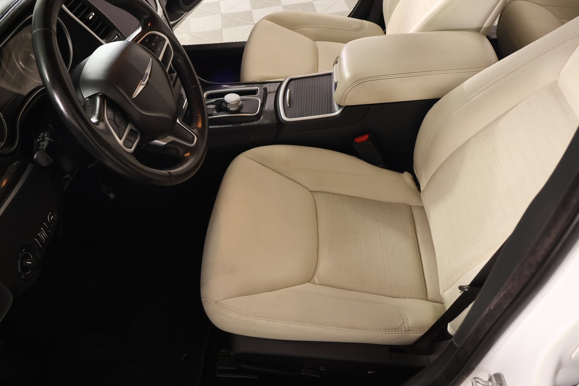 Used 2021 Chrysler 300 Touring w/ Sport Appearance Package RWD image 10