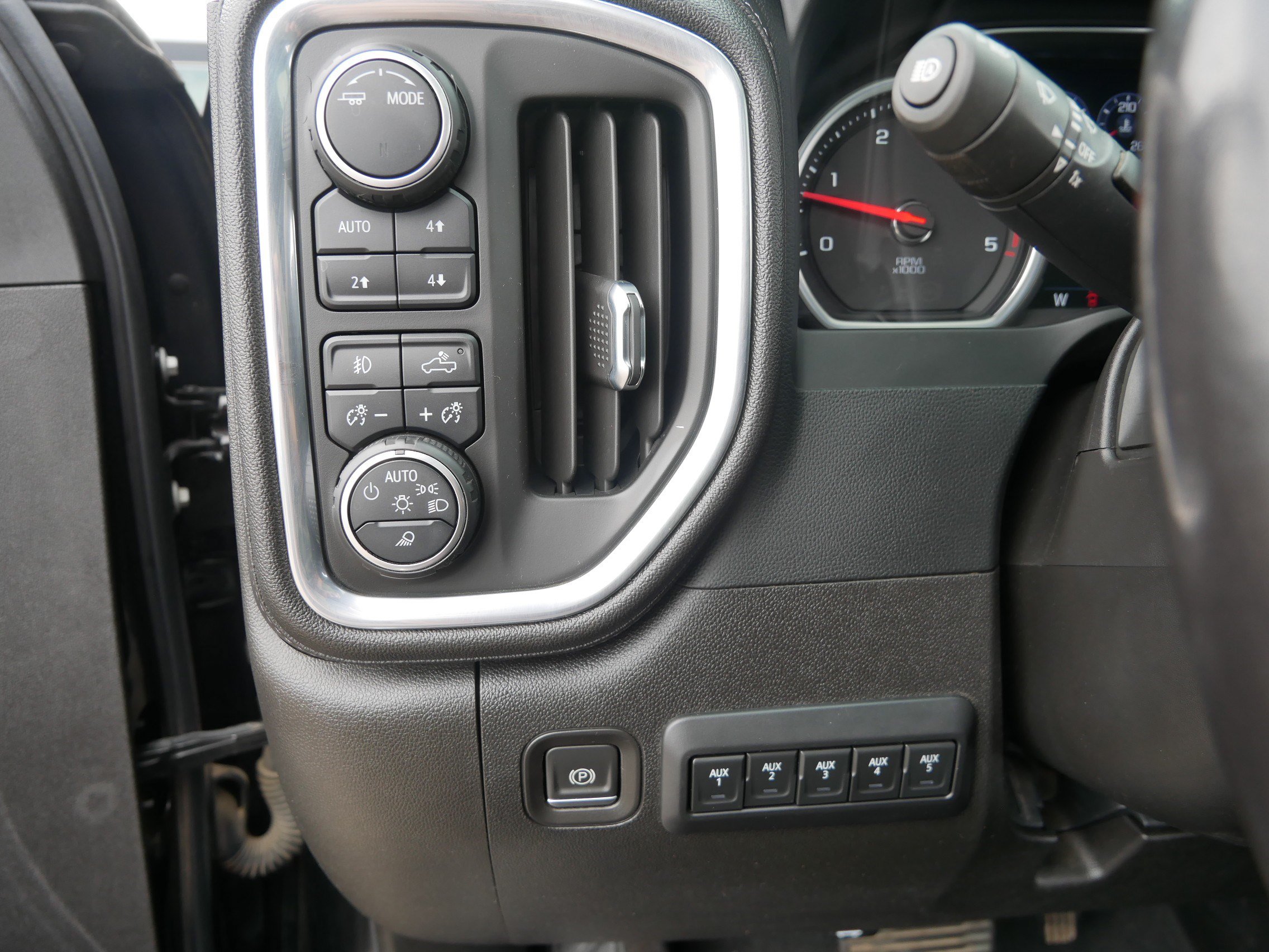 Certified 2022 Chevrolet Silverado 3500 High Country w/ Safety Package II AWD/4WD image 26