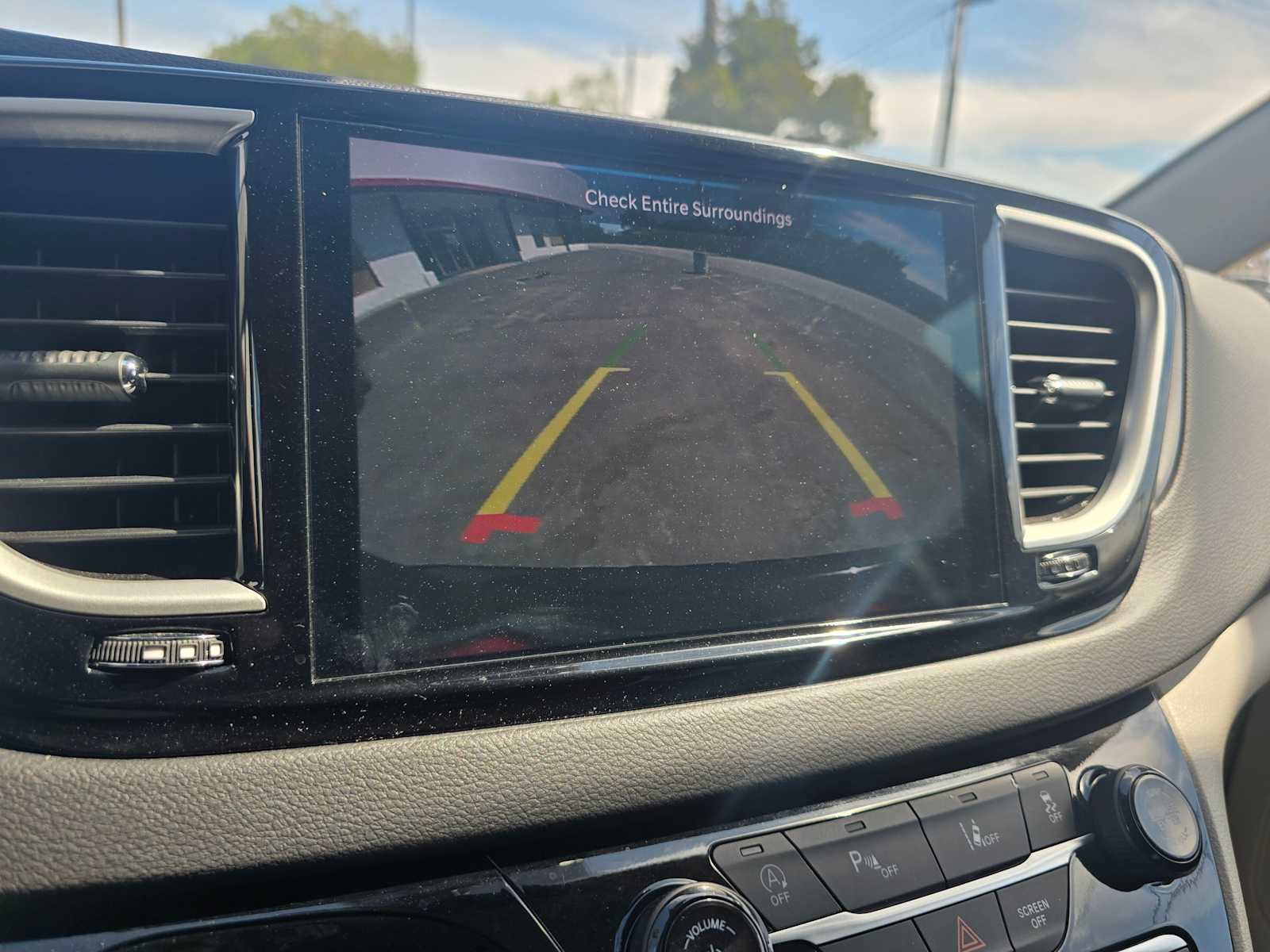 Used 2024 Chrysler Pacifica Touring-L image 28