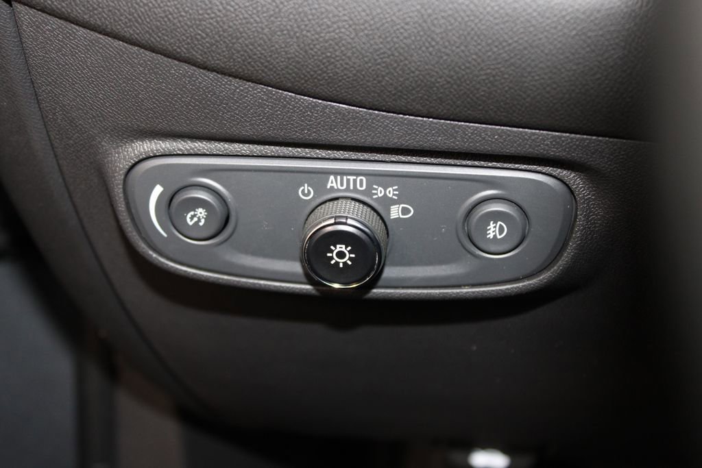 Used 2023 Chevrolet Equinox Premier FWD image 39