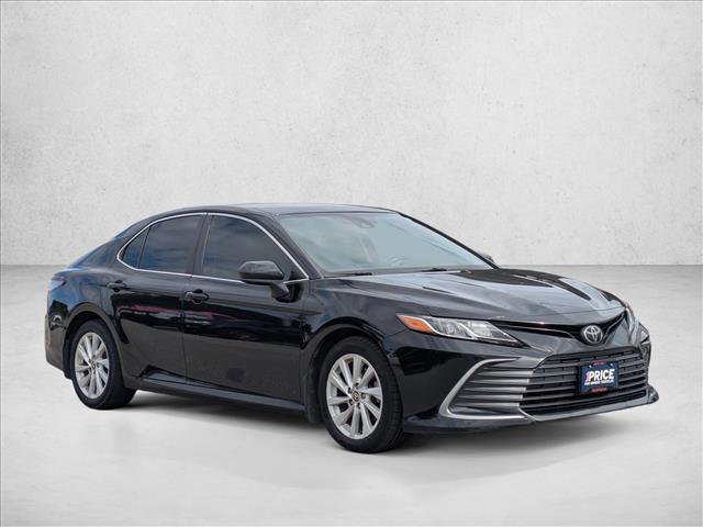 Used 2022 Toyota Camry LE image 3