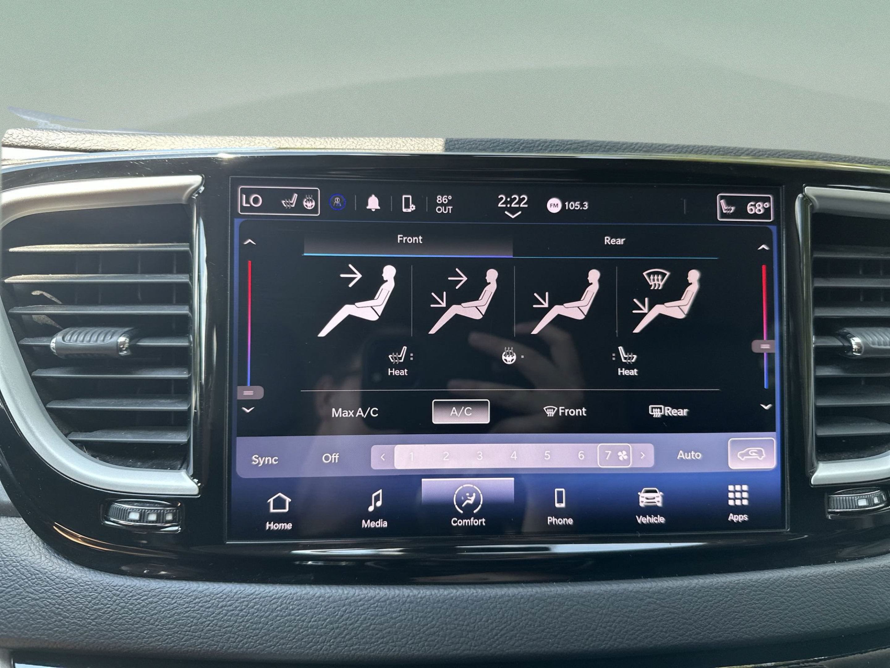 Used 2024 Chrysler Pacifica Touring-L FWD image 16