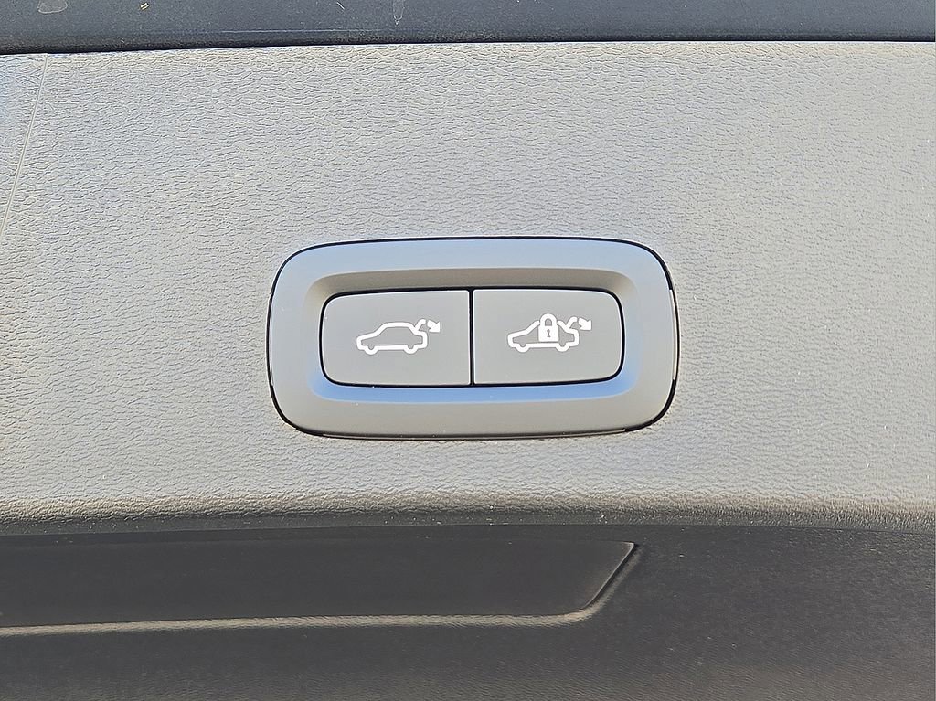 New 2026 Volvo XC40 B5 Ultra w/ Protection Package Premier AWD/4WD image 14