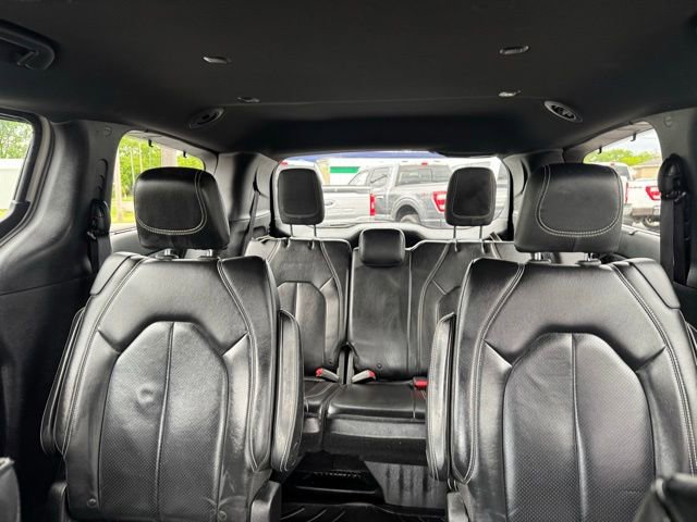 Used 2020 Chrysler Pacifica Touring-L Plus w/ Advanced Safetytec Group FWD image 18