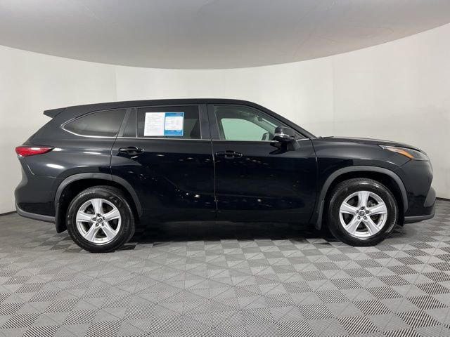 Used 2023 Toyota Highlander L image 11