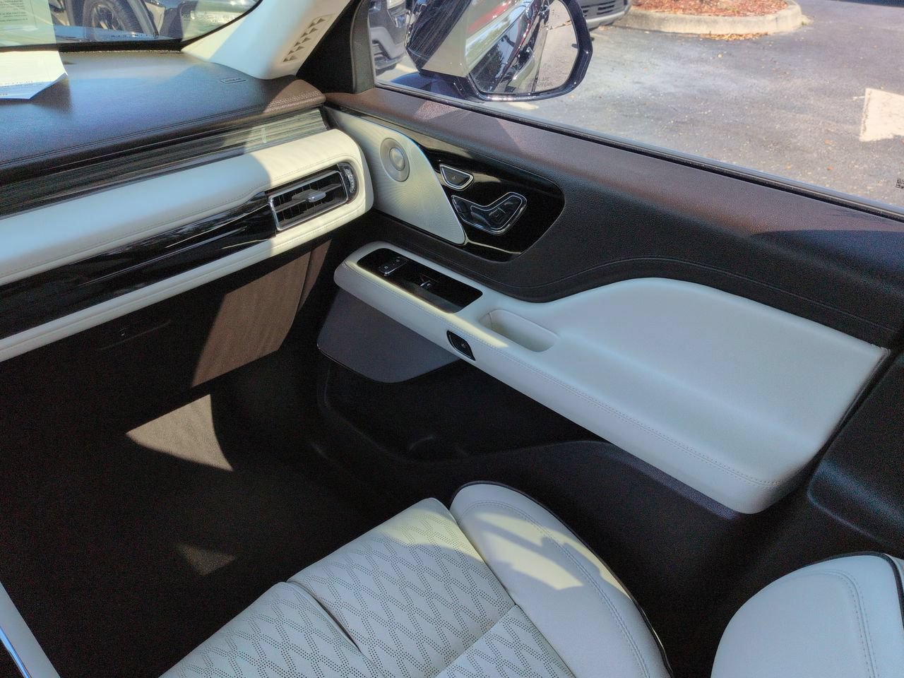 Used 2023 Lincoln Aviator Black Label Grand Touring w/ Class IV Trailer Tow Package AWD/4WD image 17