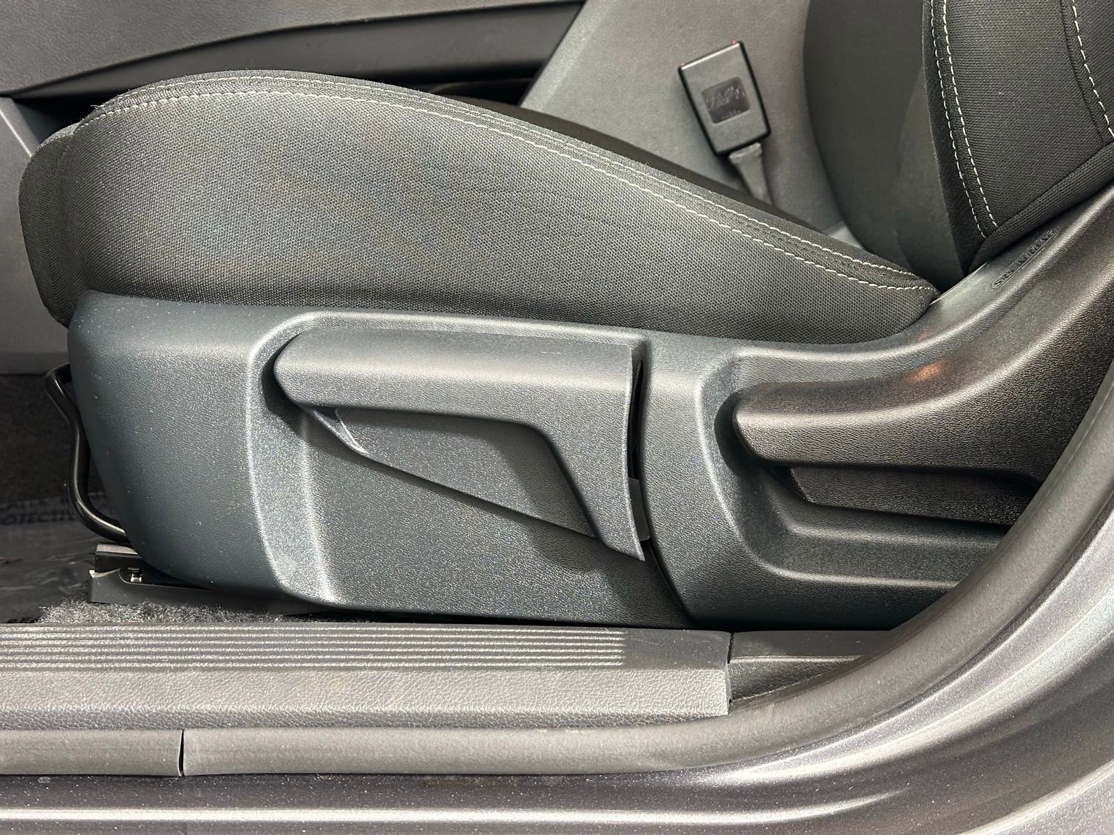 Used 2025 Nissan Rogue S image 7