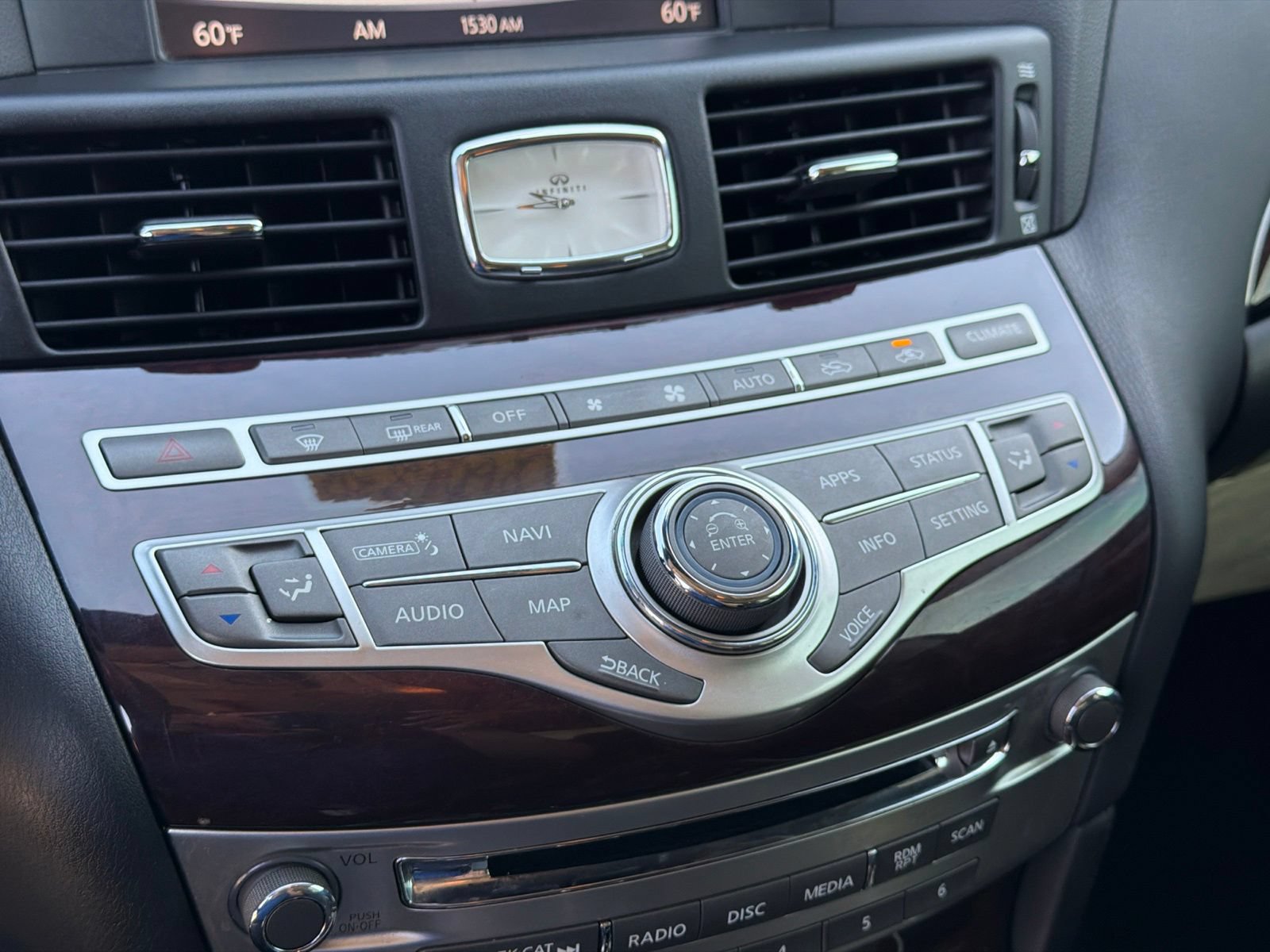 Used 2019 INFINITI Q70 Luxe w/ Proactive Package RWD image 25
