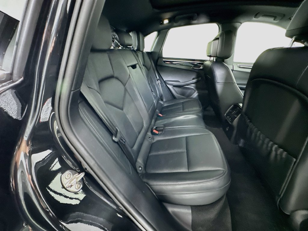 Certified 2023 Porsche Macan S AWD/4WD image 29