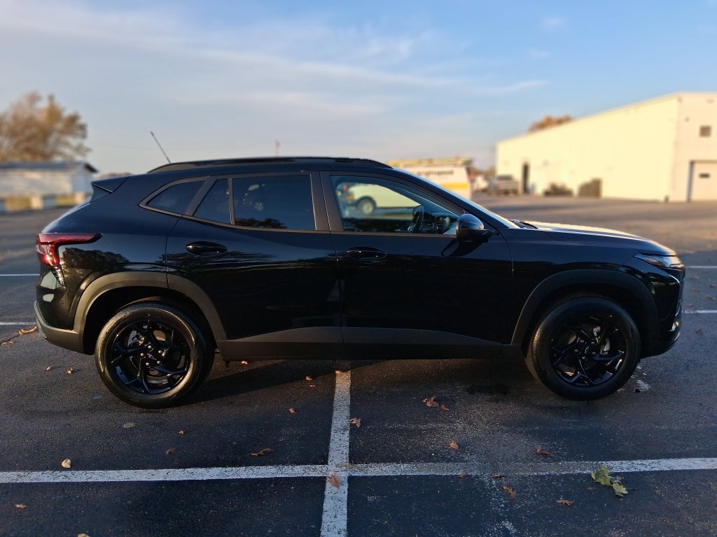 New 2026 Chevrolet Trax LT w/ Sunroof Package FWD image 8