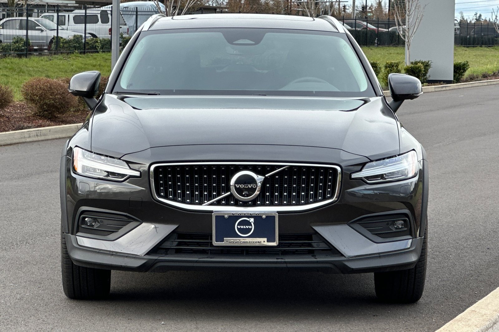 Used 2025 Volvo V60 B5 Cross Country Plus image 8