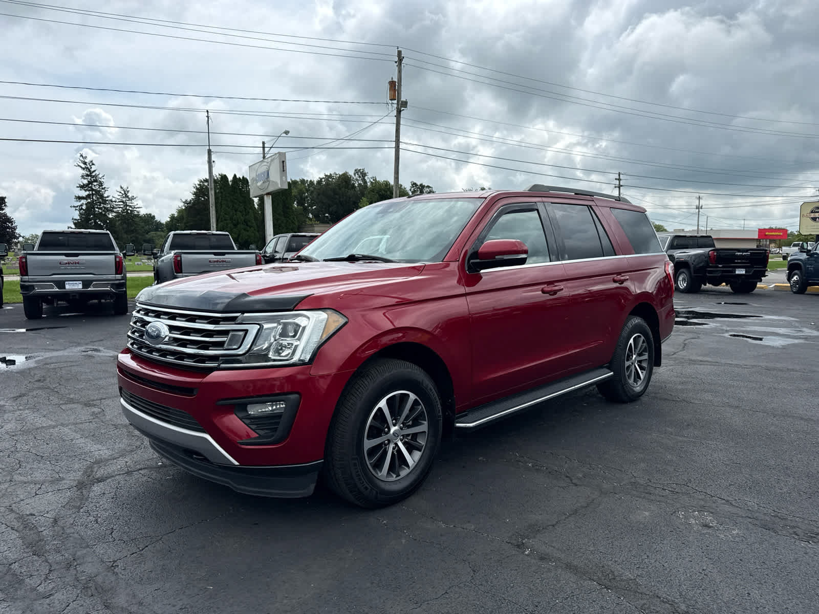 Used 2018 Ford Expedition XLT w/ Equipment Group 202A AWD/4WD image 1
