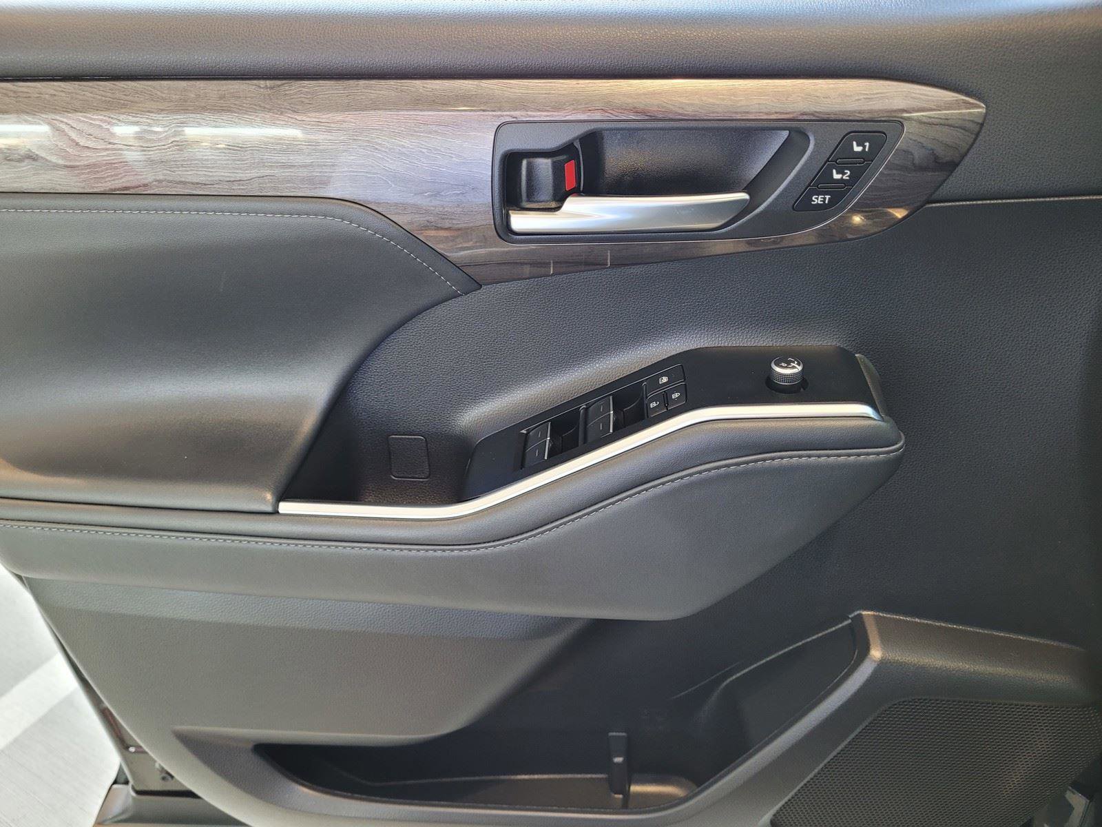 Used 2022 Toyota Highlander Platinum image 24