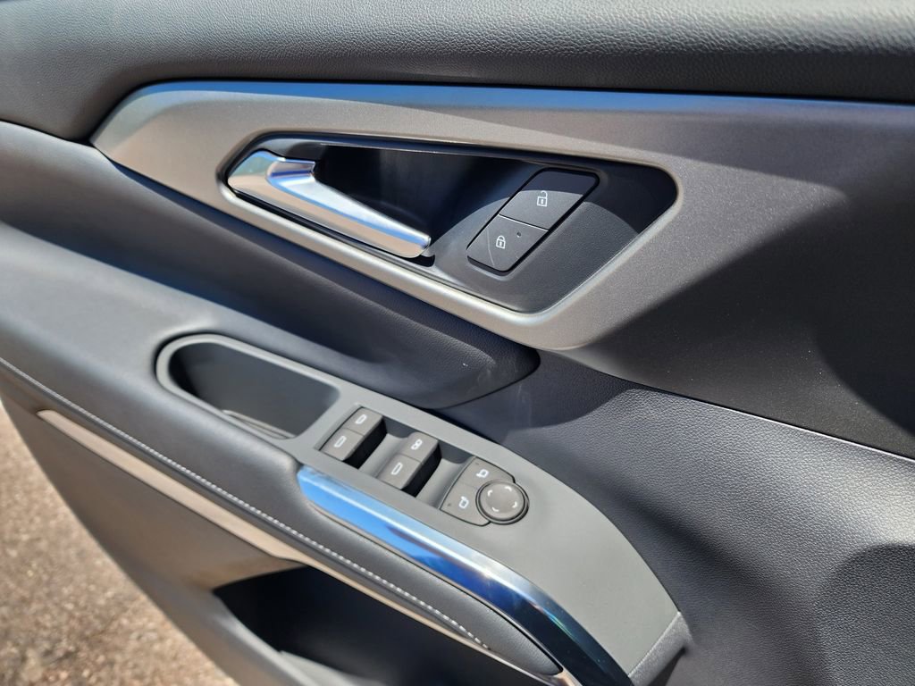 New 2025 Chevrolet Traverse LT image 11