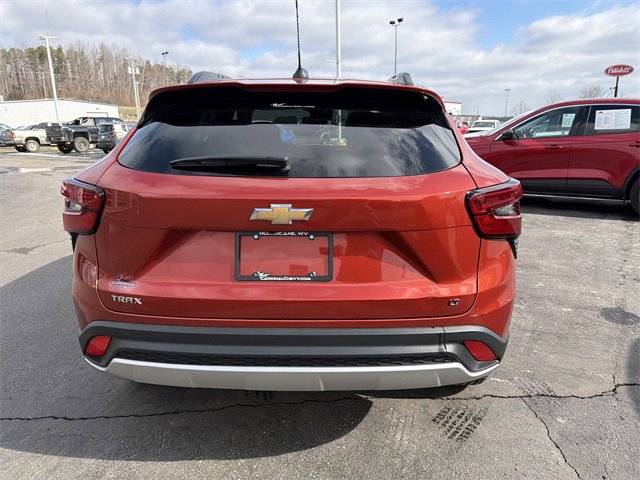 Used 2024 Chevrolet Trax LT w/ Driver Confidence Package image 4