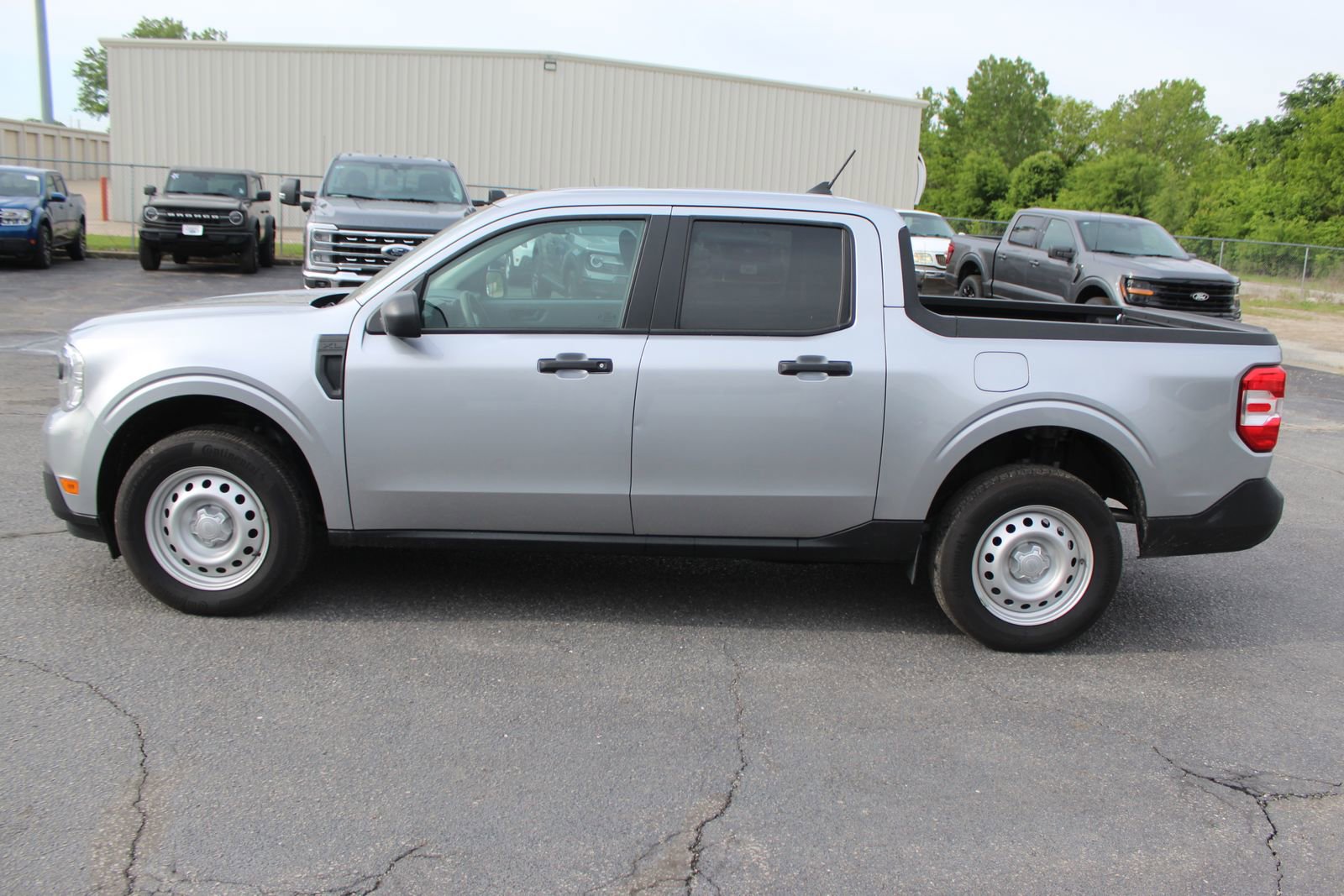Used 2023 Ford Maverick XL FWD image 3