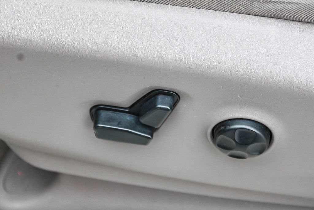 Used 2018 Chrysler Pacifica Touring-L w/ Tire & Wheel Group FWD image 21