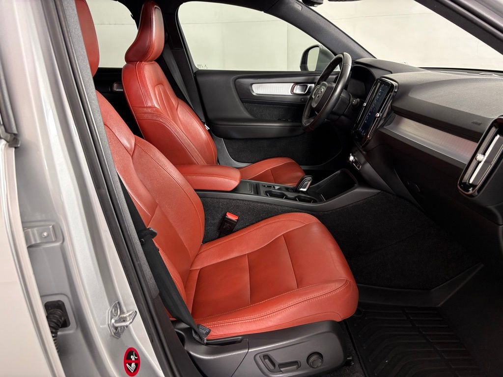 Used 2019 Volvo XC40 T5 Momentum AWD/4WD image 40