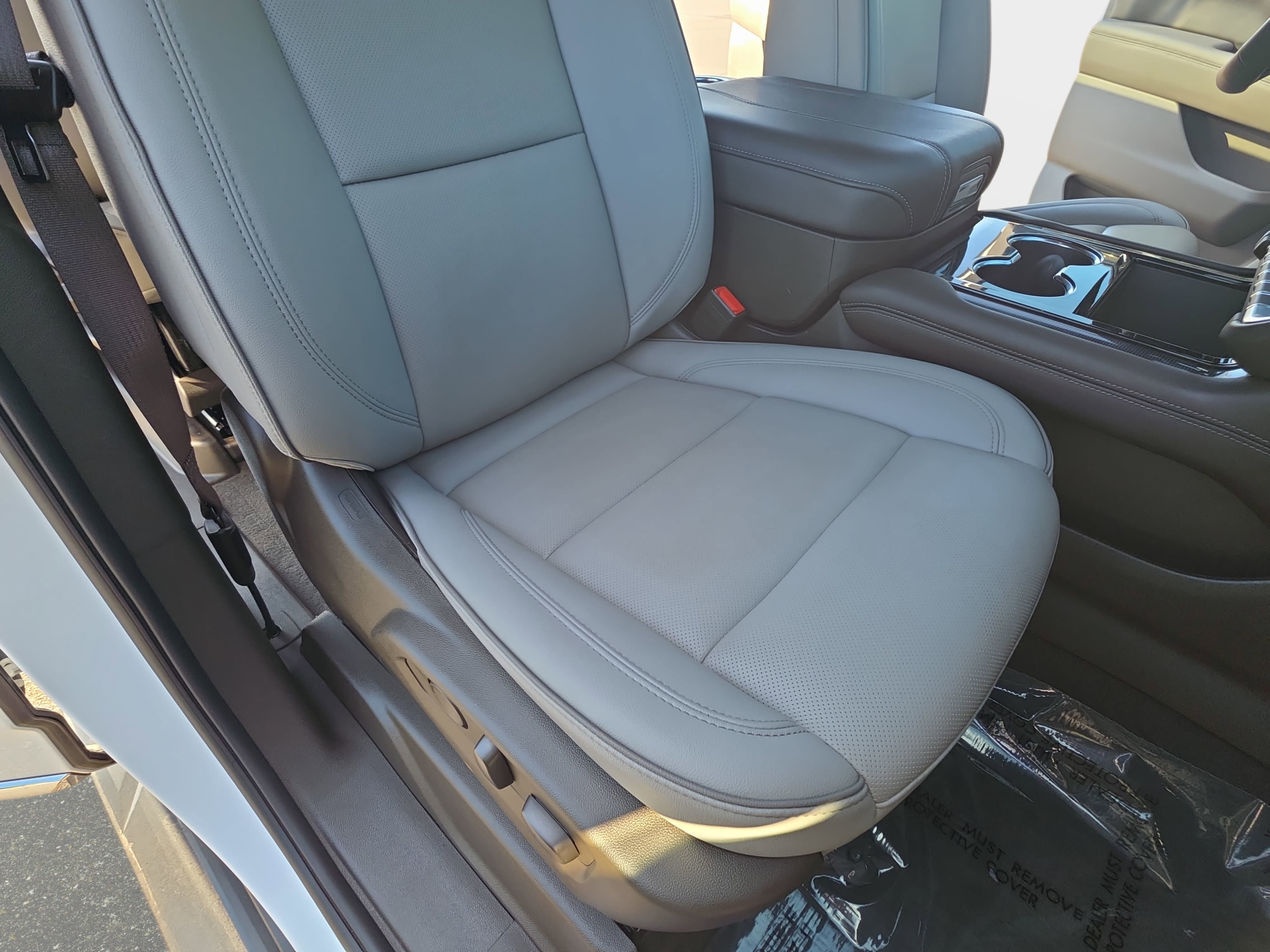 Used 2025 GMC Yukon XL Elevation AWD/4WD image 10