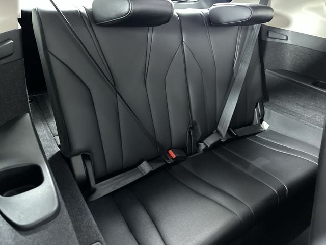 Used 2025 Acura MDX FWD image 28