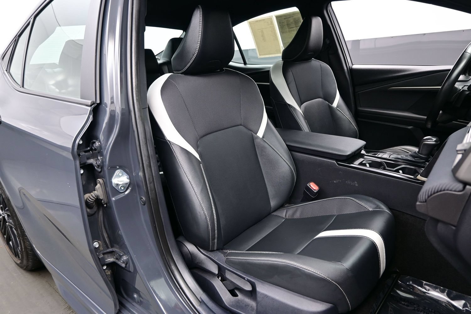 Used 2025 Toyota Camry SE FWD image 14