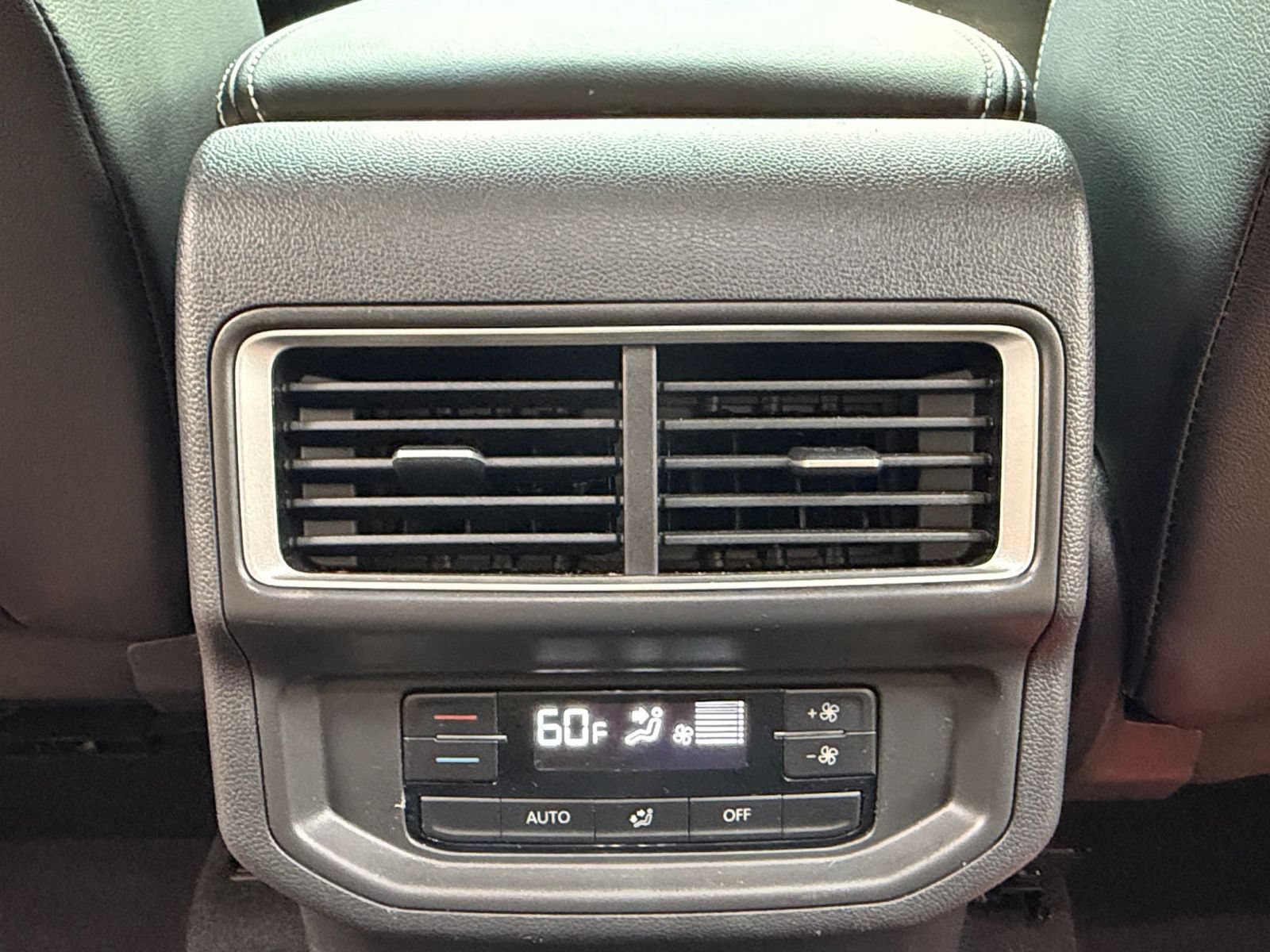 Used 2024 Volkswagen Atlas SE AWD/4WD image 22