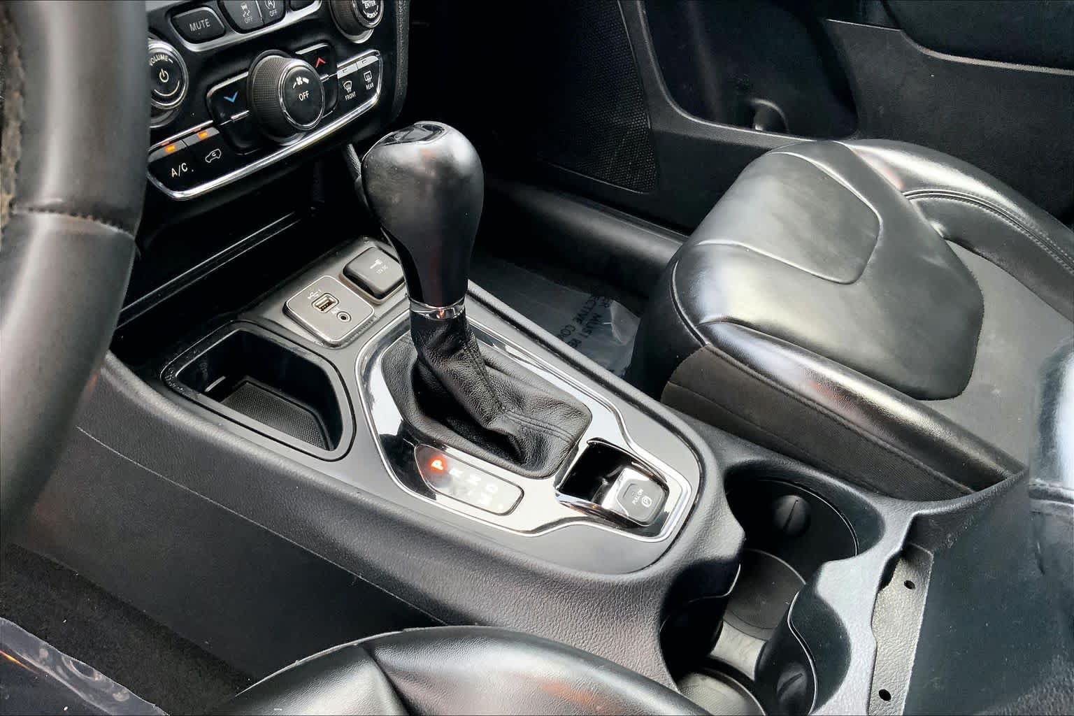 Used 2020 Jeep Cherokee Latitude Plus FWD image 13