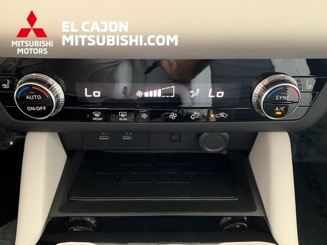 New 2025 Mitsubishi Outlander SE image 19