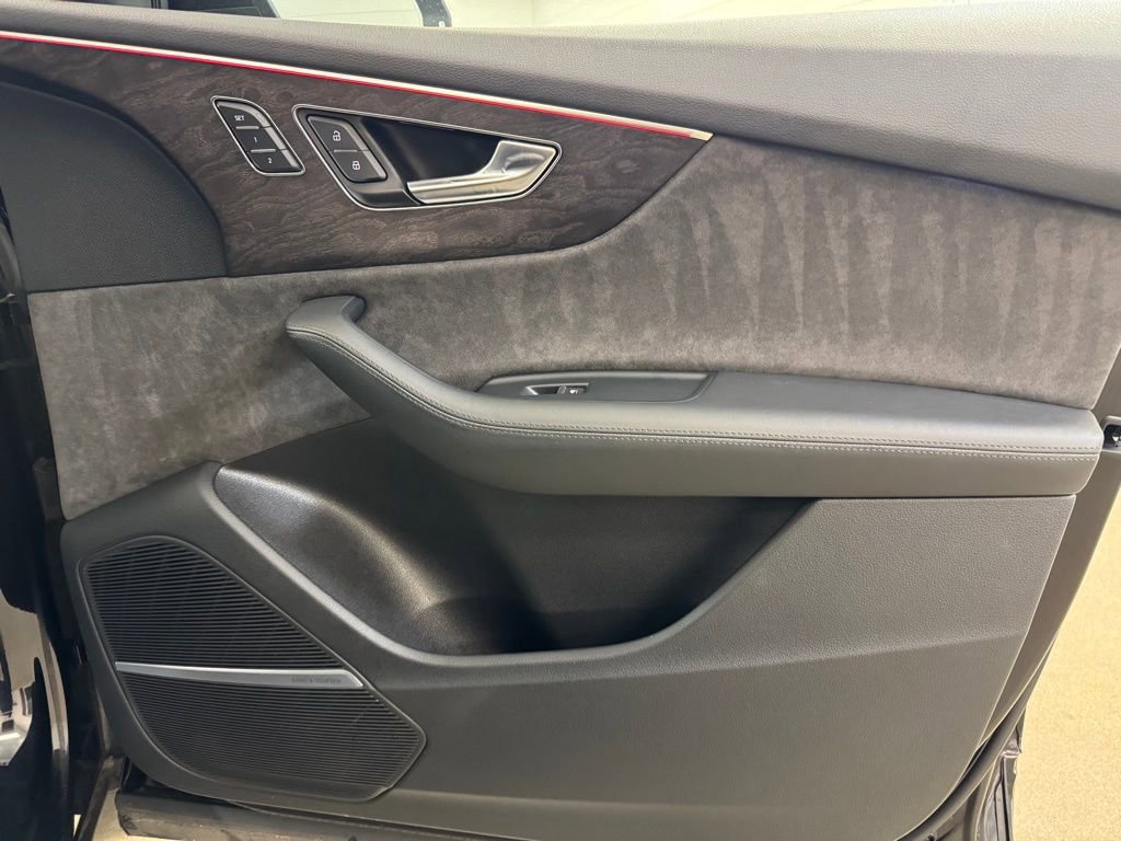 Used 2019 Audi Q8 Prestige w/ Luxury Package image 32