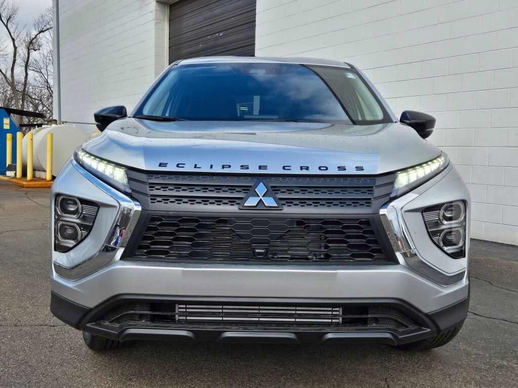 New 2025 Mitsubishi Eclipse Cross LE image 3