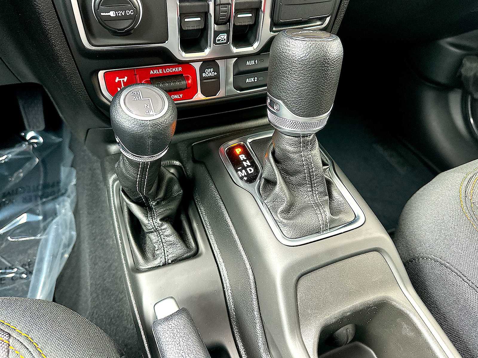 New 2026 Jeep Gladiator Mojave w/ Dual Top Group AWD/4WD image 19