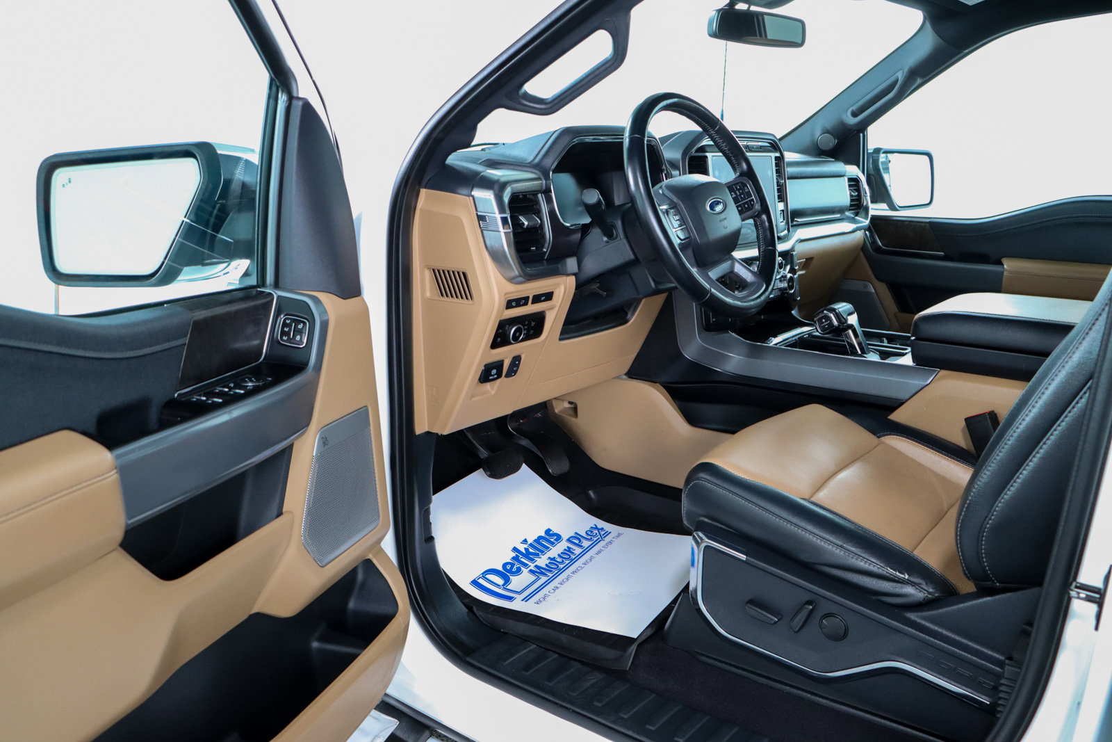 Used 2023 Ford F150 Lariat image 3