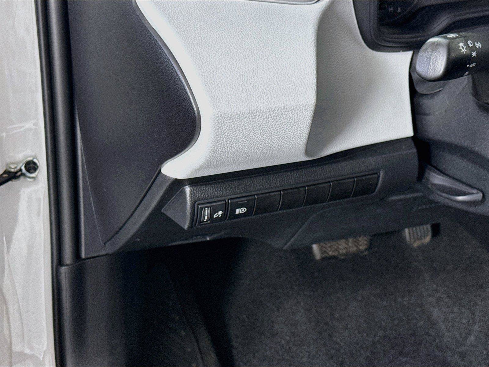 Used 2023 Toyota Corolla SE w/ Carpet Mat Package (TMS) FWD image 4