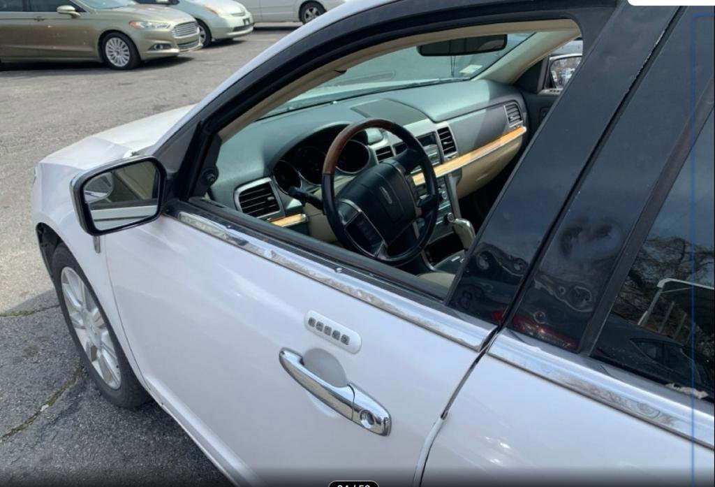 Used 2012 Lincoln MKZ FWD image 13