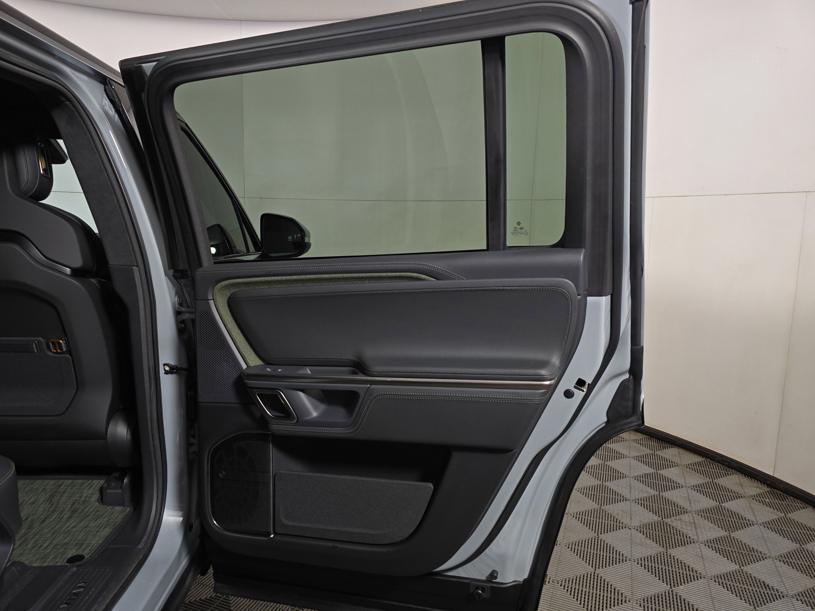 Used 2024 Rivian R1S Adventure image 19