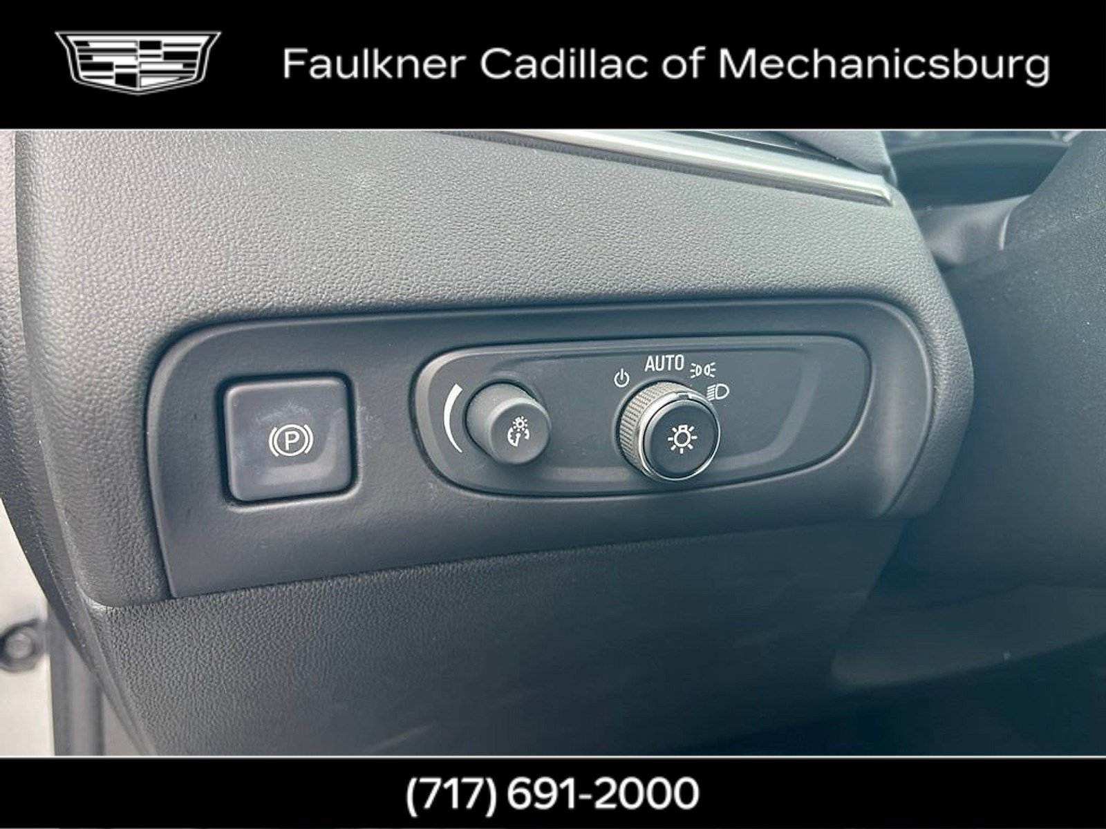 Used 2020 Buick Enclave Essence w/ Sound and Sites Package FWD image 28