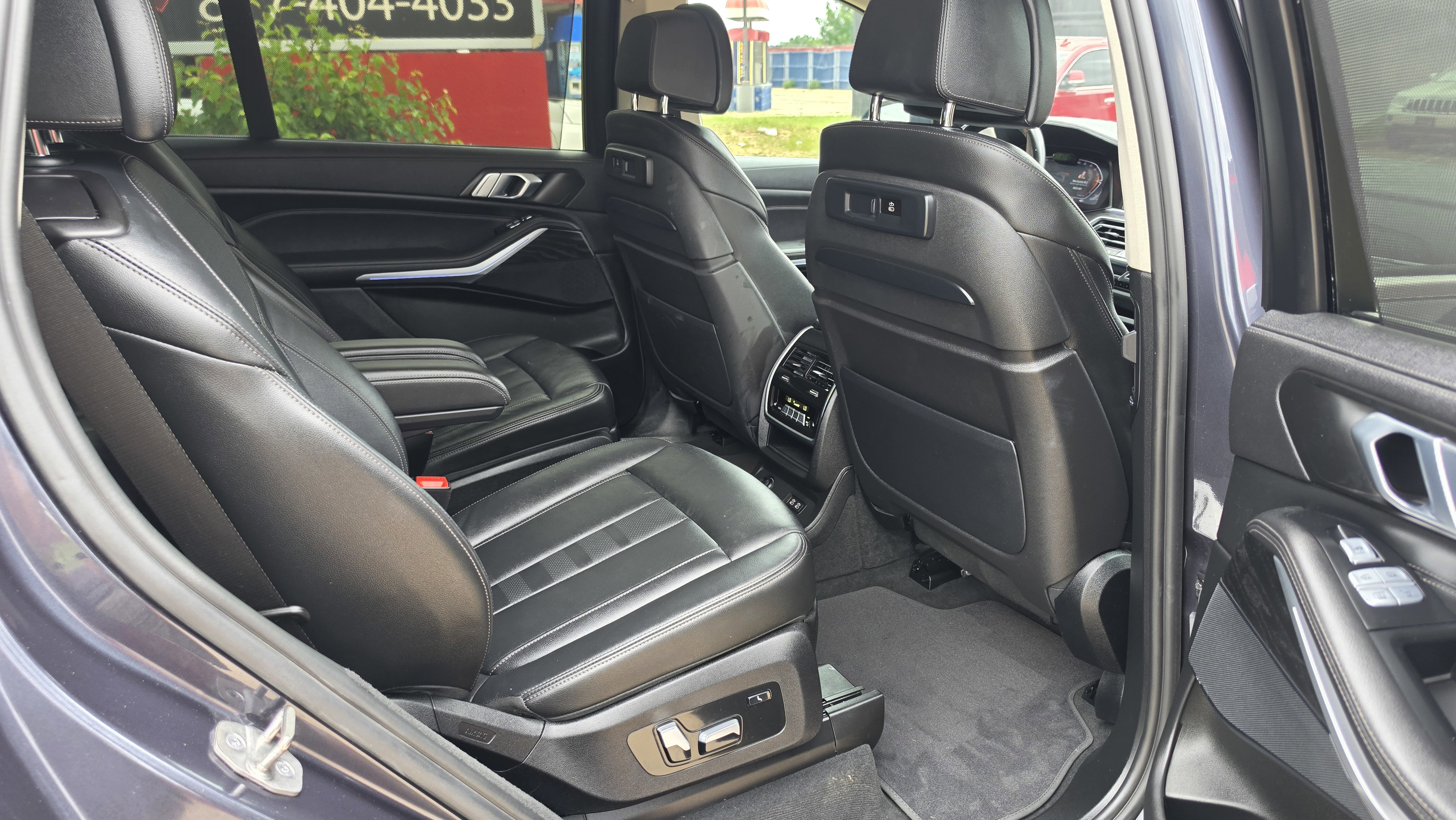 Used 2022 BMW X7 xDrive40i w/ Premium Package image 32