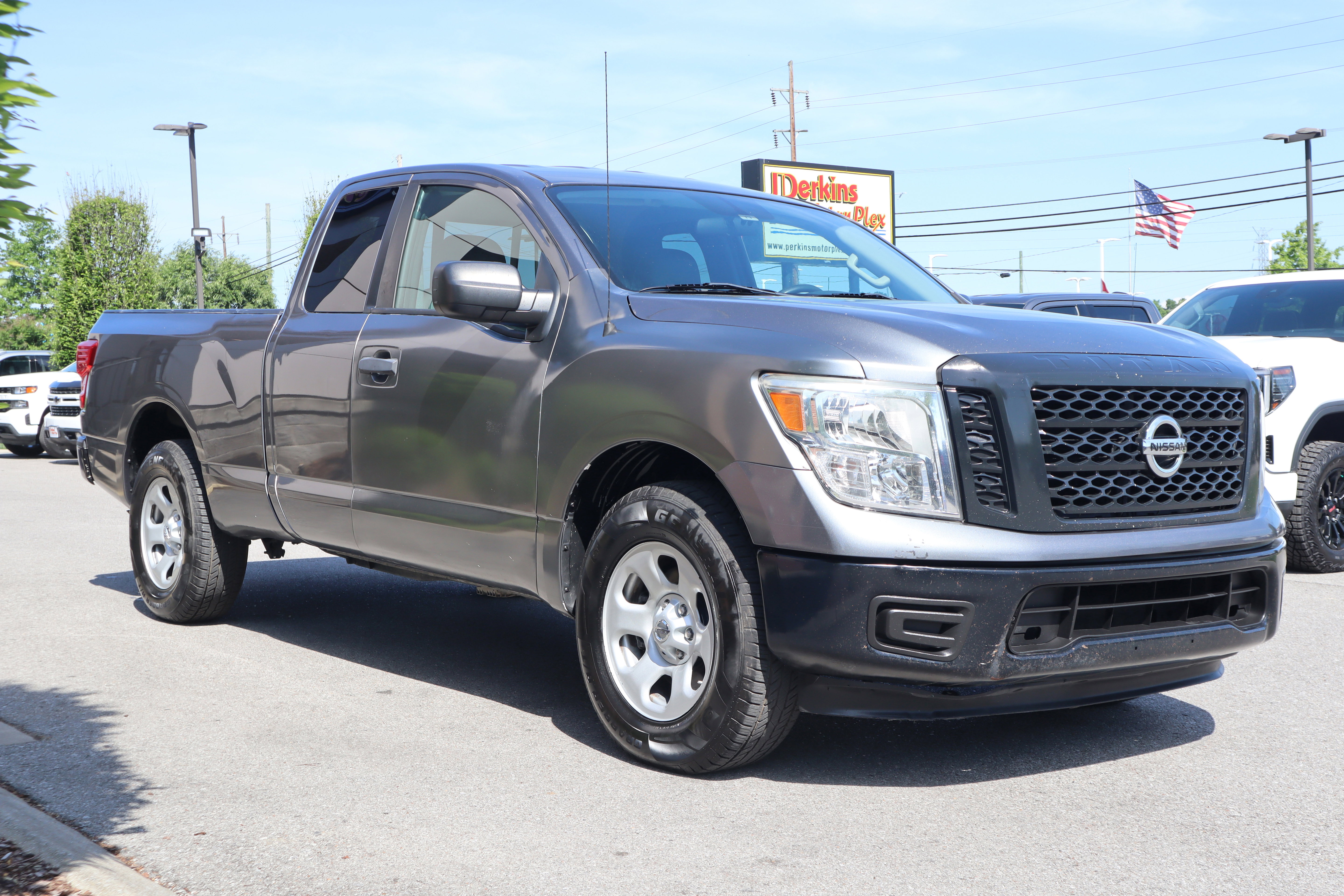 Used 2017 Nissan Titan S RWD image 5
