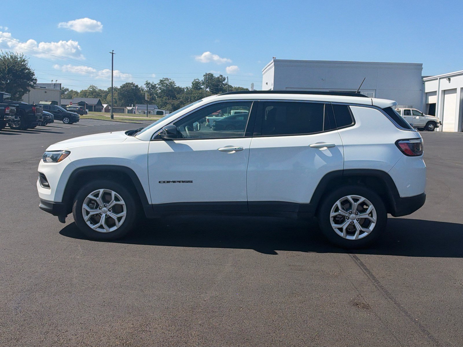 Used 2024 Jeep Compass Latitude AWD/4WD image 8
